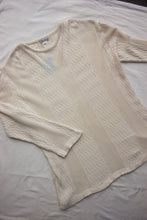 Load image into Gallery viewer, Vintage Cream Knit - (L)
