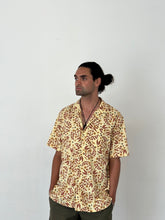 Load image into Gallery viewer, Tom Shirt - Retro Floral
