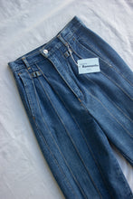 Load image into Gallery viewer, Vintage High Waisted Jeans (6)
