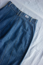 Load image into Gallery viewer, Vintage High Waisted Jeans (6)
