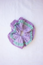 Load image into Gallery viewer, Scrunchie - Green/Lilac ♻️💜
