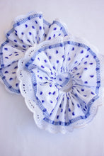 Load image into Gallery viewer, Scrunchie - Blue/White 💙
