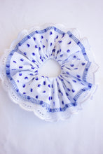 Load image into Gallery viewer, Scrunchie - Blue/White 💙
